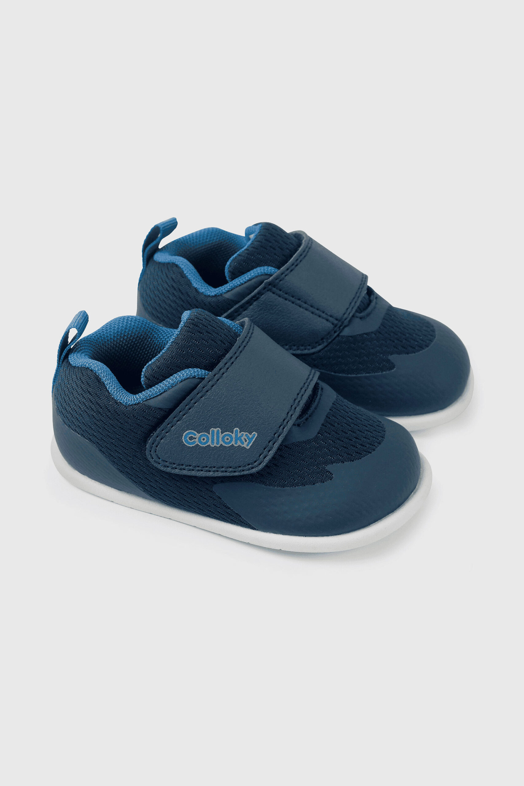 Conjuntos coordinados para hermanos en Perú: Ideas y guía - Zapatilla De Niño Sport Azul